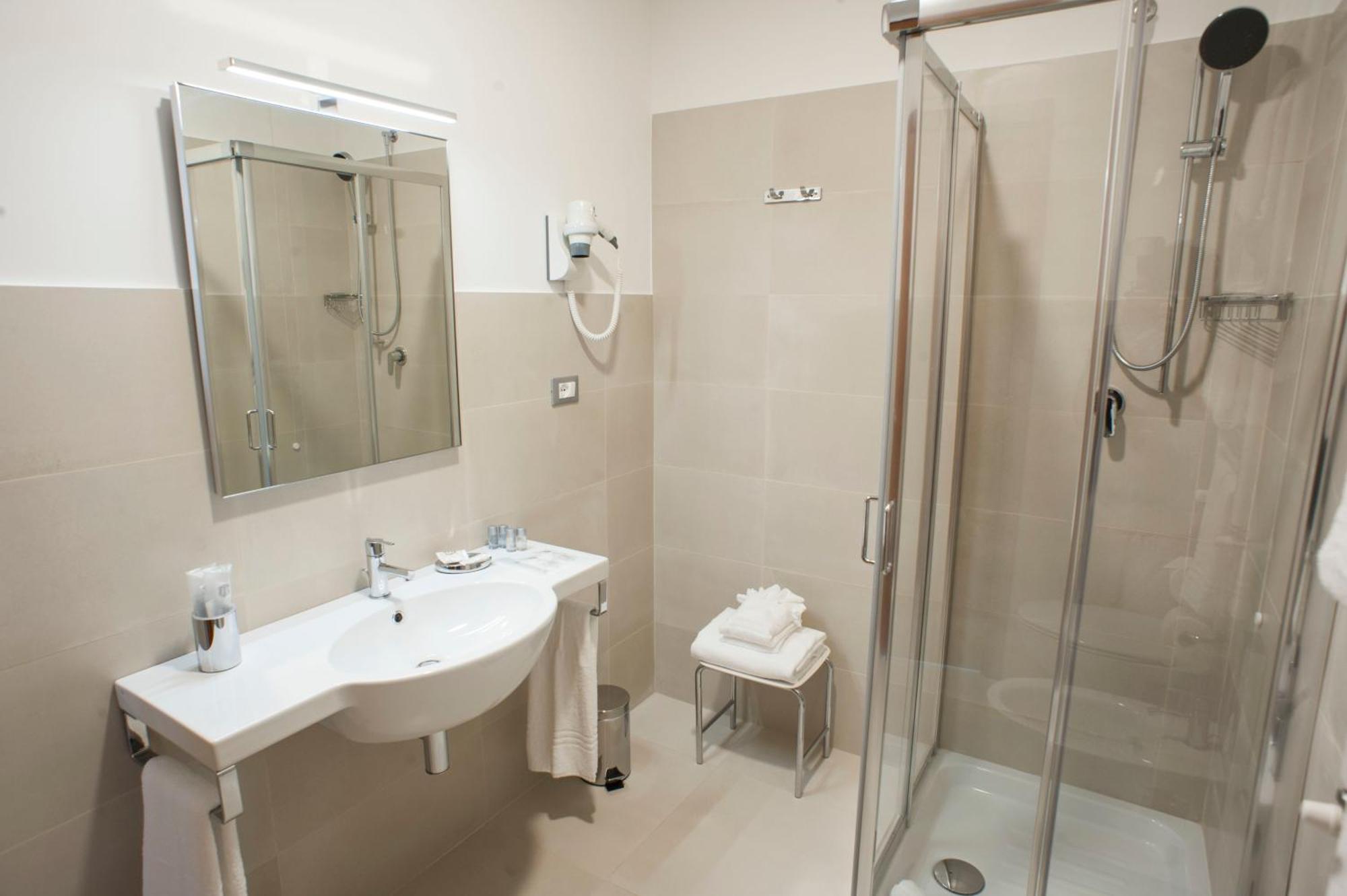 Large Single Room,1610255410:JPEG